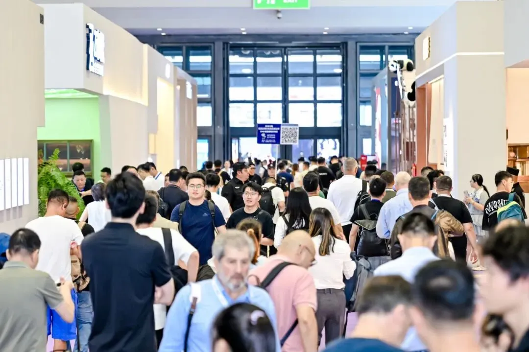 2025中国家博会(上海)盛大启幕 媒体观察团共探家居商业品牌新风向——上海热线文化频道